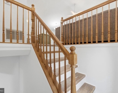 11516 Deadwood Drive - Photo Thumbnail 4