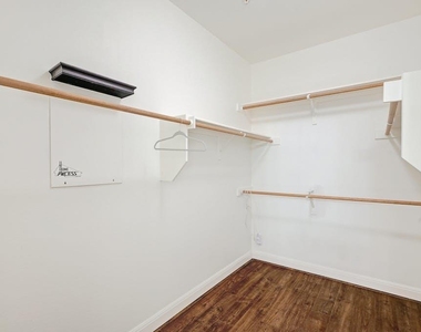 6701 Covered Bridge Dr - Photo Thumbnail 12