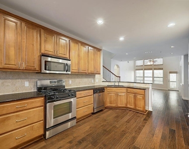 6701 Covered Bridge Dr - Photo Thumbnail 3