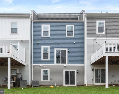 304 Sweetbay Road - Photo Thumbnail 7