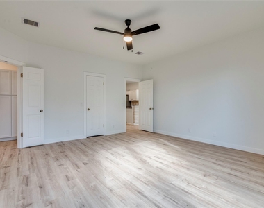 3315 Santee Dr - Photo Thumbnail 18