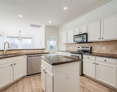 3315 Santee Dr - Photo Thumbnail 11