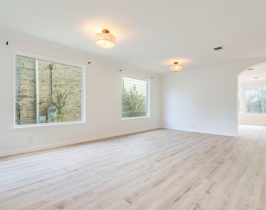 3315 Santee Dr - Photo Thumbnail 6