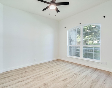 3315 Santee Dr - Photo Thumbnail 22