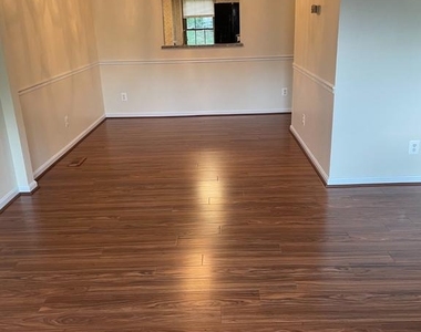 14 Walton Way - Photo Thumbnail 2