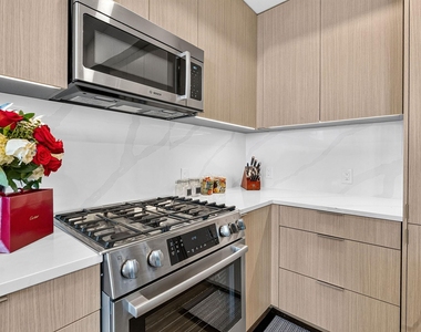 700 River St - Photo Thumbnail 8