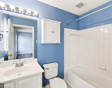 9739 Harvester Circle - Photo Thumbnail 17