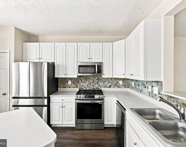 9739 Harvester Circle - Photo Thumbnail 12