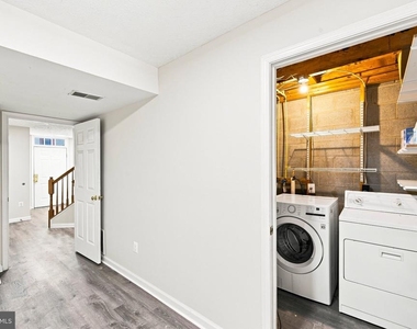 9739 Harvester Circle - Photo Thumbnail 6