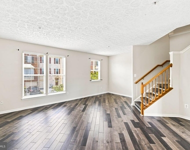 9739 Harvester Circle - Photo Thumbnail 15