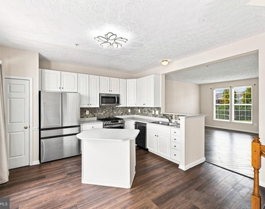 9739 Harvester Circle - Photo Thumbnail 11