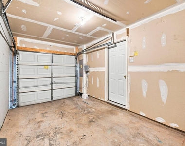 9739 Harvester Circle - Photo Thumbnail 5