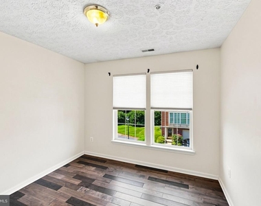 9739 Harvester Circle - Photo Thumbnail 18