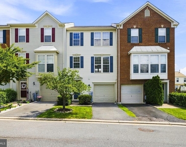 9739 Harvester Circle - Photo Thumbnail 1