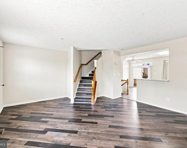 9739 Harvester Circle - Photo Thumbnail 14