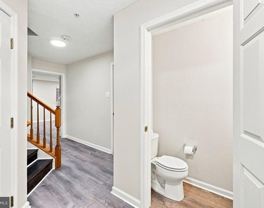 9739 Harvester Circle - Photo Thumbnail 4
