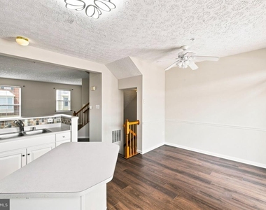 9739 Harvester Circle - Photo Thumbnail 13
