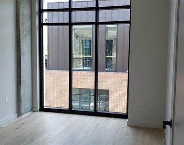 1501 E 4th St - Photo Thumbnail 18