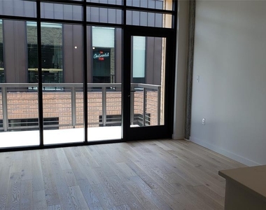 1501 E 4th St - Photo Thumbnail 16