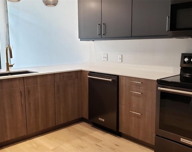 1501 E 4th St - Photo Thumbnail 27