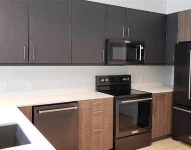 1501 E 4th St - Photo Thumbnail 26