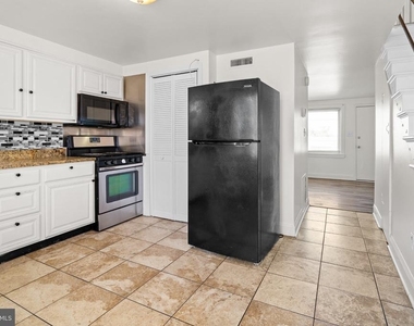 7941 E Baltimore Street - Photo Thumbnail 11