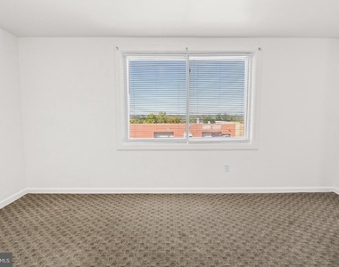 7941 E Baltimore Street - Photo Thumbnail 12