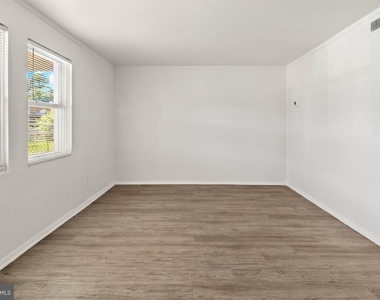 7944 Eastdale Road - Photo Thumbnail 4