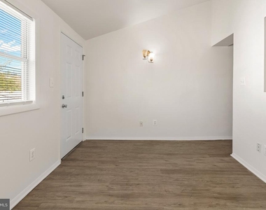 7944 Eastdale Road - Photo Thumbnail 3