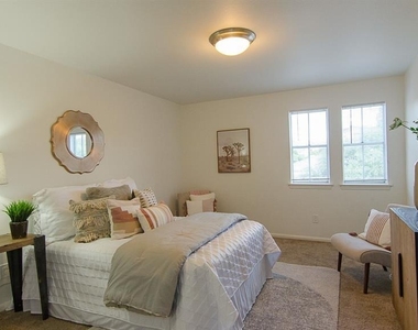 2529 Rio Grande St - Photo Thumbnail 8