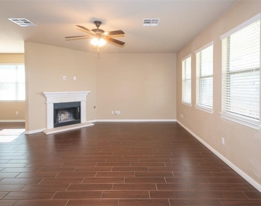 1078 Sussex Way - Photo Thumbnail 3