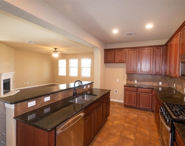 1078 Sussex Way - Photo Thumbnail 7