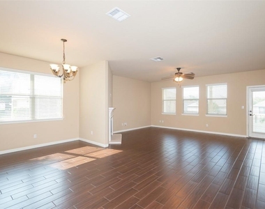 1078 Sussex Way - Photo Thumbnail 2