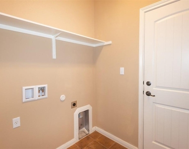 1078 Sussex Way - Photo Thumbnail 8