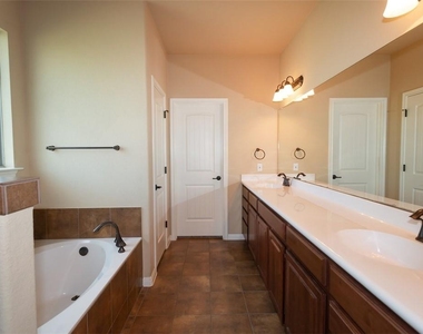 1078 Sussex Way - Photo Thumbnail 10