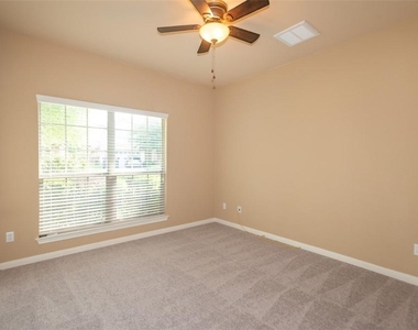 1078 Sussex Way - Photo Thumbnail 12