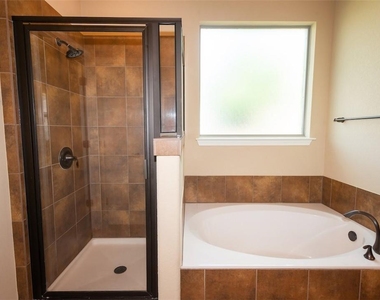 1078 Sussex Way - Photo Thumbnail 11