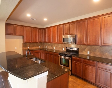 1078 Sussex Way - Photo Thumbnail 6