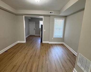 2624 Ashland Avenue - Photo Thumbnail 4