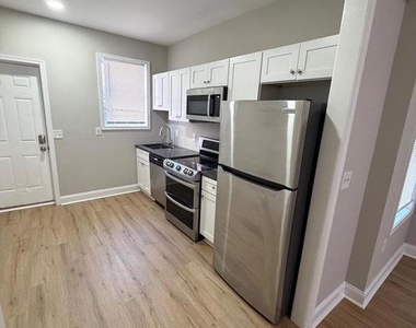 2624 Ashland Avenue - Photo Thumbnail 5