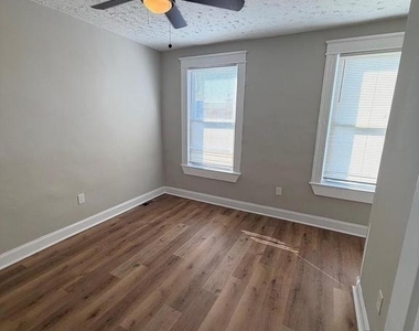 2624 Ashland Avenue - Photo Thumbnail 8