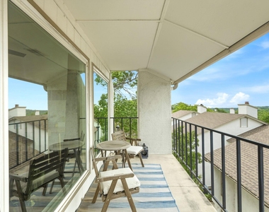 6910 Hart Ln - Photo Thumbnail 4