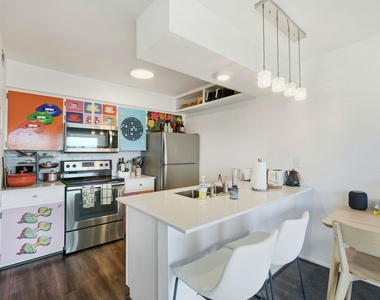 6910 Hart Ln - Photo Thumbnail 8