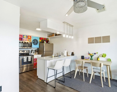 6910 Hart Ln - Photo Thumbnail 10