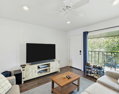 6910 Hart Ln - Photo Thumbnail 5