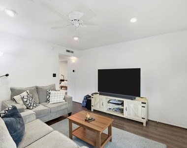 6910 Hart Ln - Photo Thumbnail 7