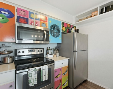 6910 Hart Ln - Photo Thumbnail 11