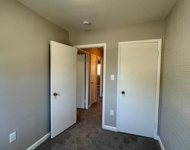 4823 Williston Street - Photo Thumbnail 18