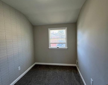 4823 Williston Street - Photo Thumbnail 17