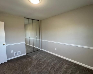 4823 Williston Street - Photo Thumbnail 14